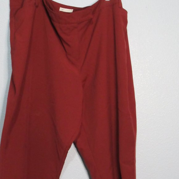 Curvy Maroon Cropped Slacks - Picture 2 of 8